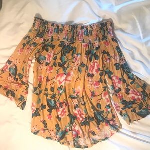 Off the shoulder long flare sleeve floral top